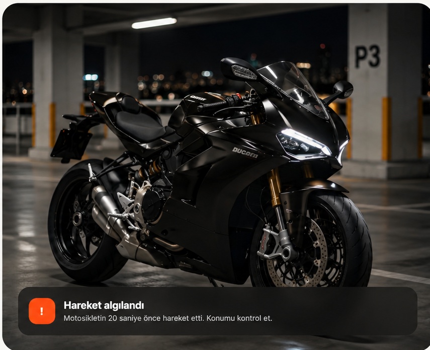 Kapalı otoparkta siyah motosiklet